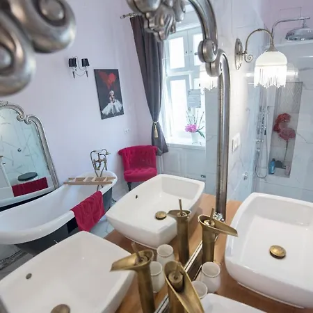 Apartment Luxury Designer Period In Old Town By The Presidential Palace *