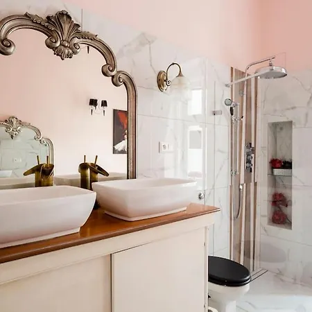 Luxury Designer Period In Old Town By The Presidential Palace