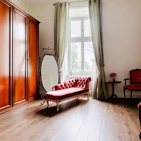 Luxury Designer Period In Old Town By The Presidential Palace Appartement