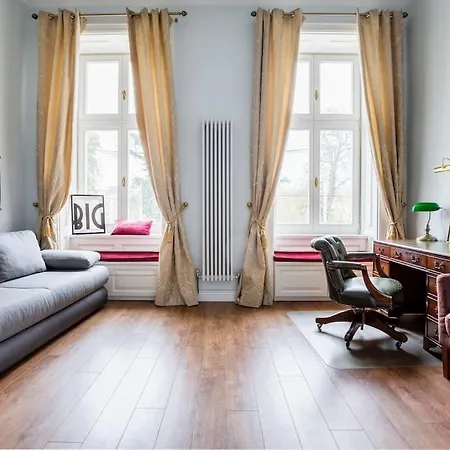 Luxury Designer Period In Old Town By The Presidential Palace Apartman Pozsony