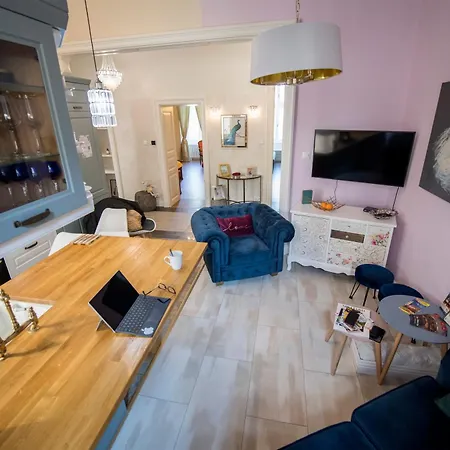 Luxury Designer Period In Old Town By The Presidential Palace Appartement *