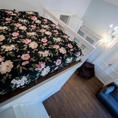 Luxury Designer Period In Old Town By The Presidential Palace Apartman