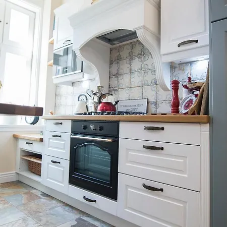 Luxury Designer Period In Old Town By The Presidential Palace Братислава