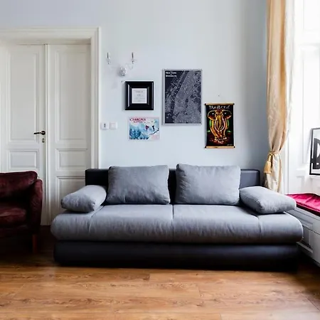 Luxury Designer Period In Old Town By The Presidential Palace Апартаменты *