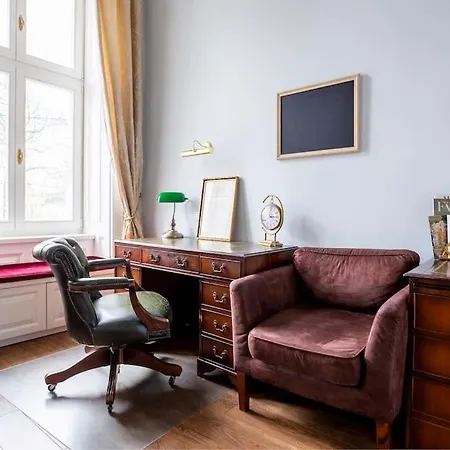 Luxury Designer Period In Old Town By The Presidential Palace Апартаменты Братислава