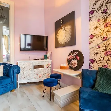 Luxury Designer Period In Old Town By The Presidential Palace * Братислава